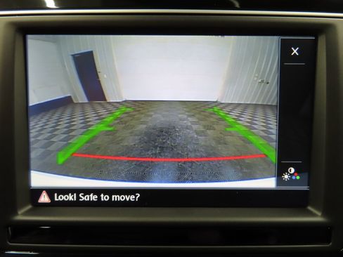 Used 2016 Volkswagen Golf R 4-Door image 14