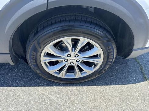 Certified 2022 Ford Explorer Limited w/ Equipment Group 301A AWD/4WD image 14