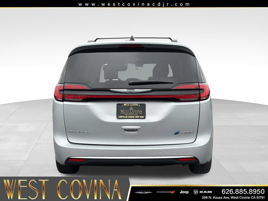 Used 2023 Chrysler Pacifica Pinnacle FWD image 9