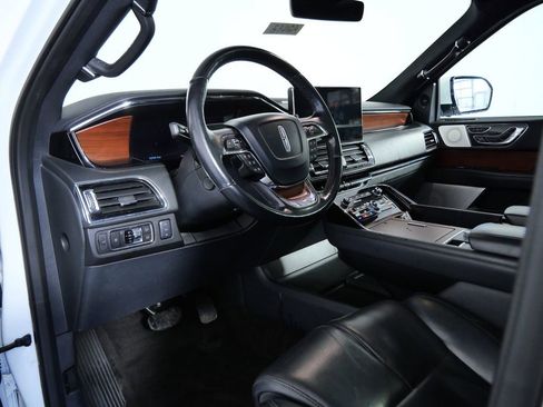 Used 2023 Lincoln Navigator Reserve AWD/4WD image 17