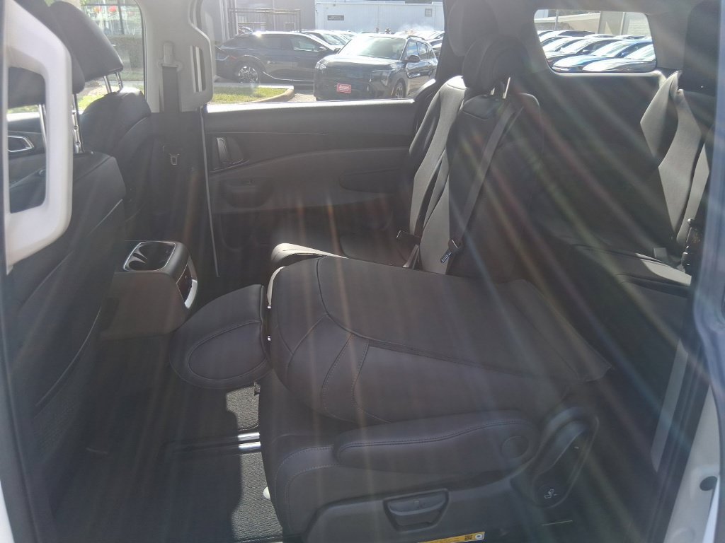 Certified 2026 Kia Carnival FWD image 16