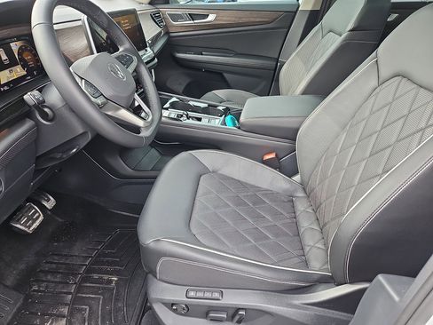 Certified 2025 Volkswagen Atlas SEL Premium R-Line image 36