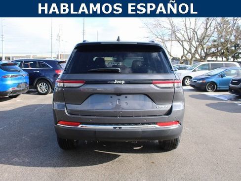 Used 2024 Jeep Grand Cherokee Laredo image 4