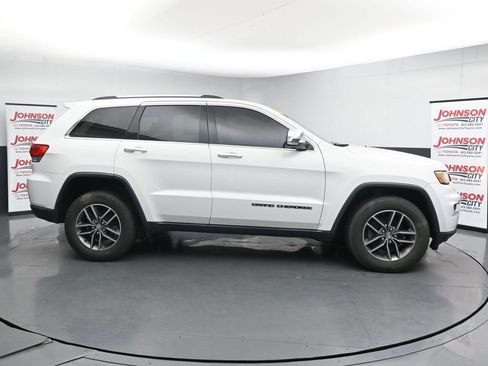 Used 2017 Jeep Grand Cherokee Limited AWD/4WD image 9