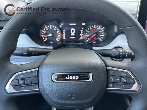 Used 2025 Jeep Compass Limited AWD/4WD image 25