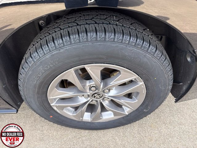 Certified 2025 Toyota Sienna LE w/ LE Plus Package AWD/4WD image 7