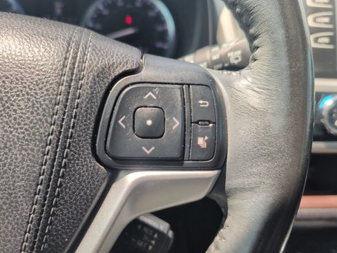 Used 2016 Toyota Highlander XLE AWD/4WD image 18