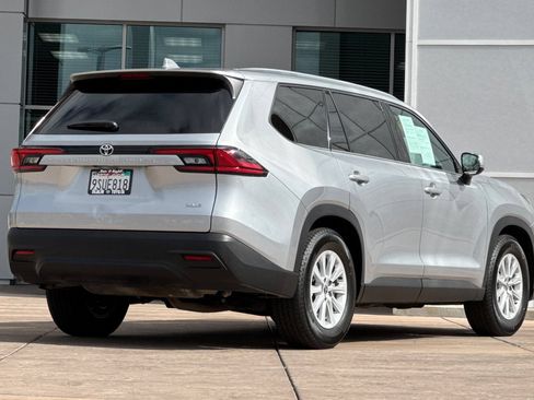 Certified 2025 Toyota Grand Highlander FWD image 4