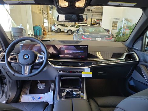 New 2026 BMW X5 xDrive40i w/ M Sport Package image 3