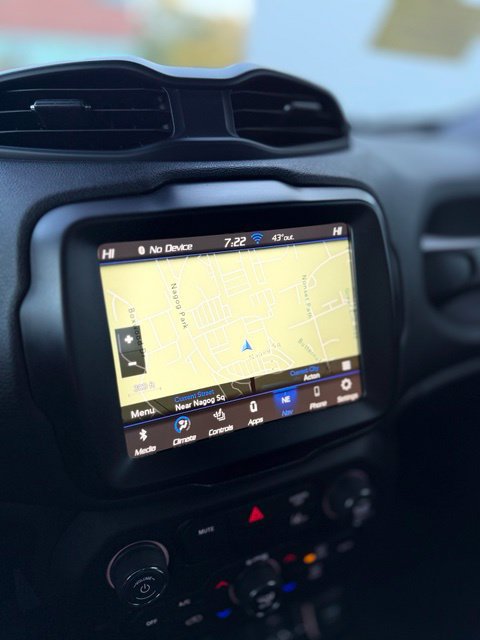 Used 2023 Jeep Renegade Latitude w/ Premium Group AWD/4WD image 11
