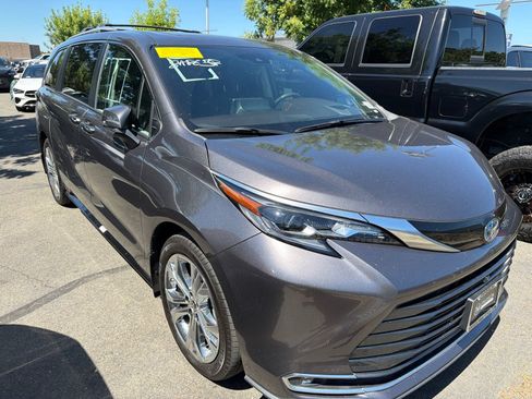 Used 2024 Toyota Sienna Platinum FWD image 2