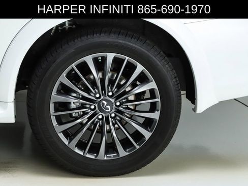 Used 2024 INFINITI QX80 Sensory image 7