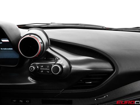 Used 2022 Ferrari F8 Tributo RWD image 31