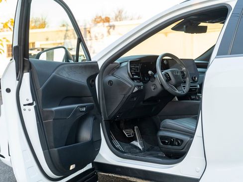 Used 2024 Lexus RX 500h F Sport image 11