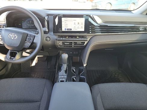Used 2025 Toyota Camry LE image 11