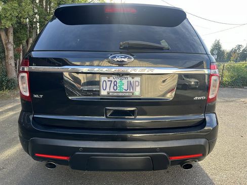Used 2015 Ford Explorer XLT w/ Equipment Group 202A image 4