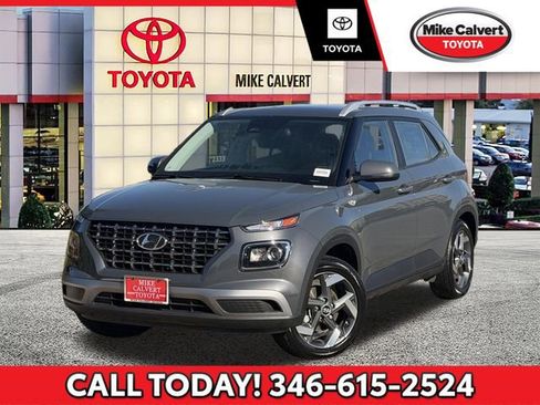 Used 2025 Hyundai Venue SEL image 1