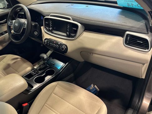 Used 2020 Kia Sorento LX AWD/4WD image 35