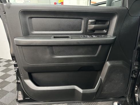 Used 2024 RAM 2500 Tradesman w/ Chrome Appearance Group image 19