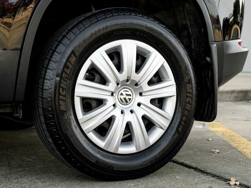 Used 2017 Volkswagen Tiguan S image 52