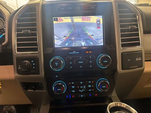 Used 2017 Ford F250 Lariat w/ Chrome Package image 4