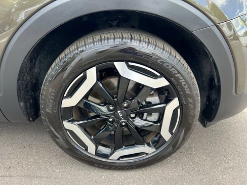 Used 2025 Kia Telluride EX w/ EX Captain's Chair Package FWD image 13