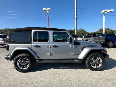 Certified 2018 Jeep Wrangler Unlimited Sahara w/ Dual Top Group AWD/4WD image 8