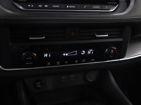 Used 2025 Nissan Rogue SV AWD/4WD image 23