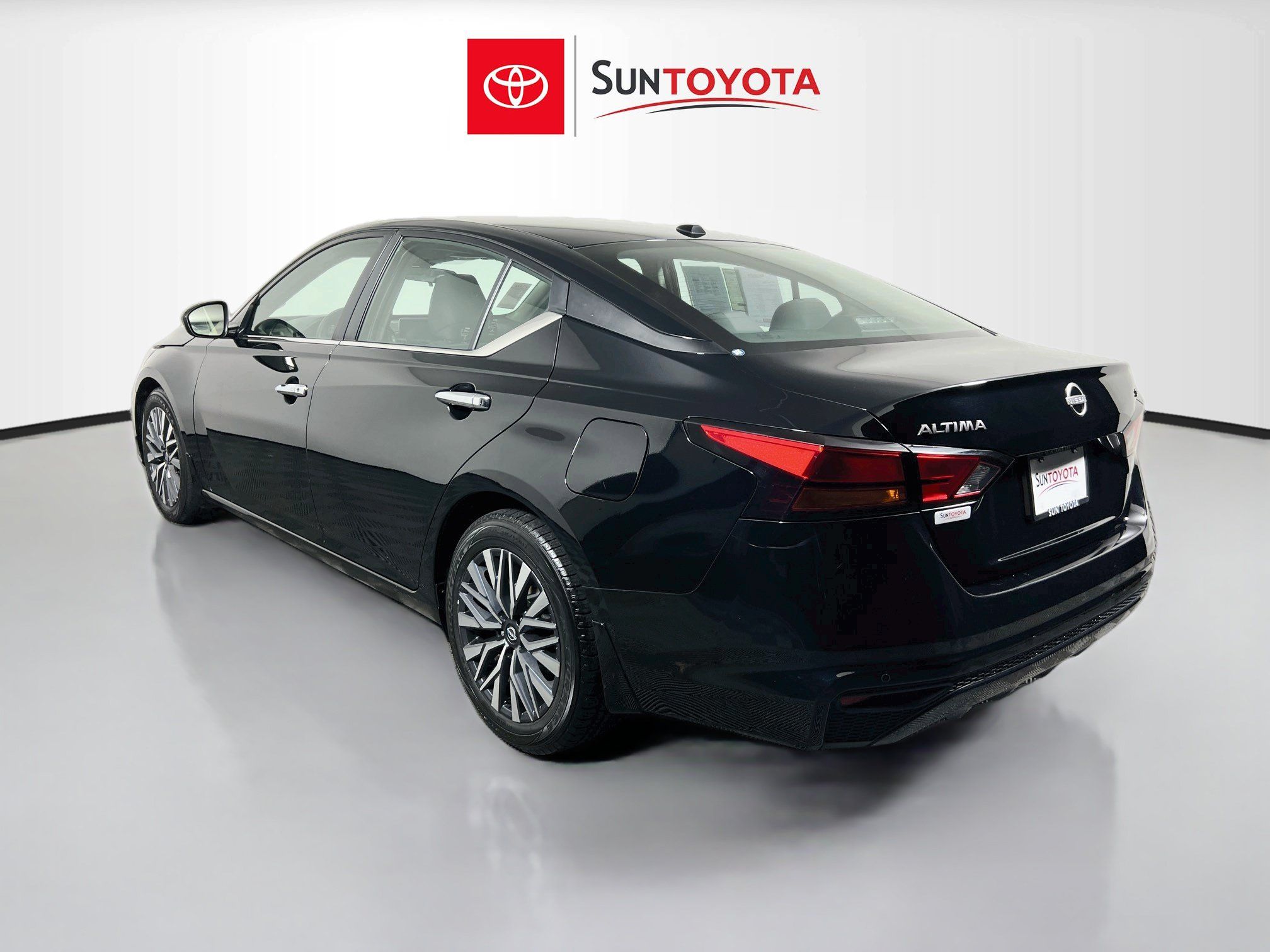 Used 2024 Nissan Altima 2.5 SV FWD image 6