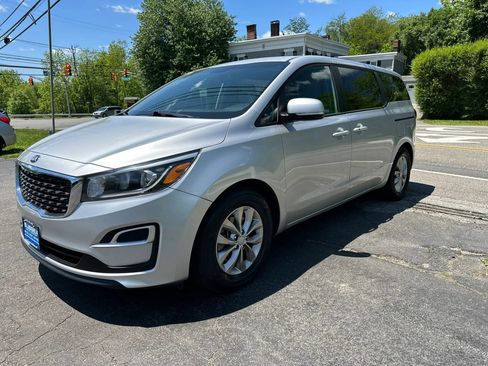 Used 2019 Kia Sedona LX FWD image 3