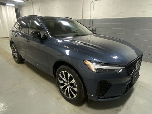 Used 2025 Volvo XC60 B5 Plus image 4