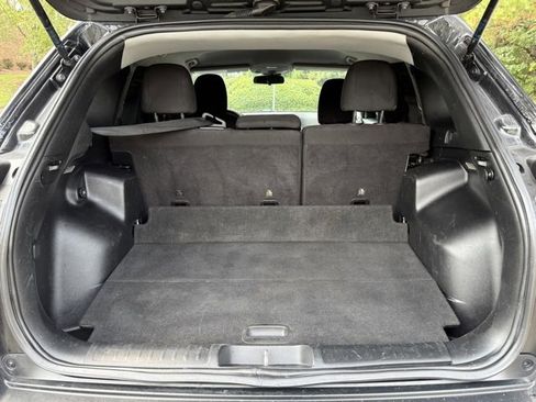 Used 2019 Jeep Cherokee Latitude w/ Popular Appearance Group image 25