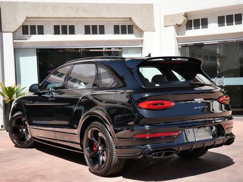 Used 2023 Bentley Bentayga AWD/4WD image 3