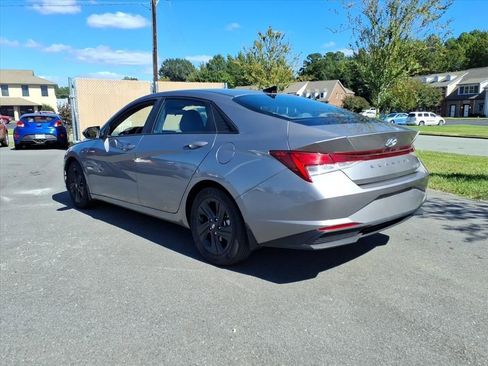 Used 2023 Hyundai Elantra Blue image 25