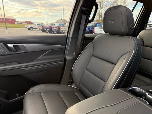 Used 2025 Buick Enclave Sport Touring w/ Super Cruise Package image 24