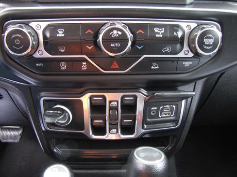 Used 2021 Jeep Wrangler Unlimited Sahara image 43