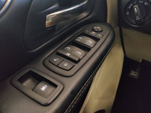 Used 2019 Dodge Grand Caravan SXT FWD image 27