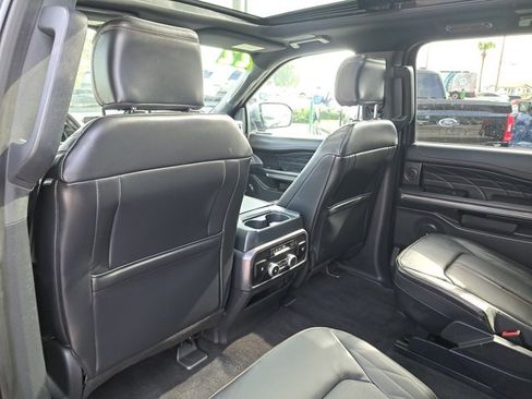 Certified 2022 Ford Expedition Platinum image 10
