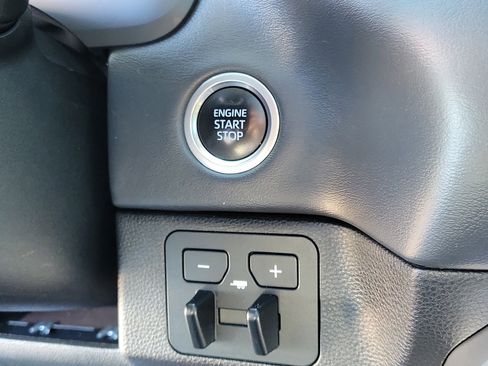 Used 2022 Toyota Tundra Platinum image 28