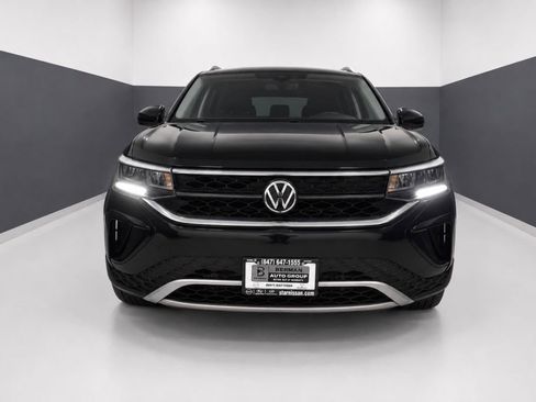 Used 2022 Volkswagen Taos SE w/ Panoramic Sunroof Package AWD/4WD image 6