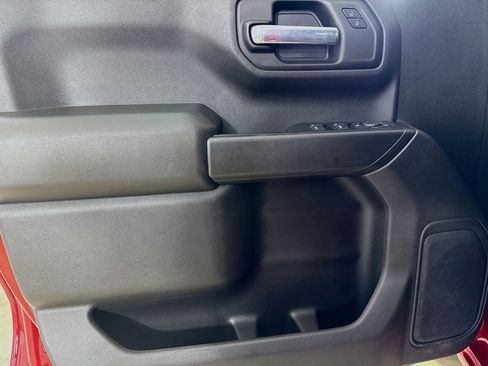 Used 2021 Chevrolet Silverado 1500 Custom image 17