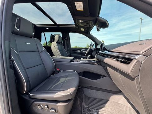 Certified 2024 Cadillac Escalade Sport w/ LPO, ONYX Package AWD/4WD image 32