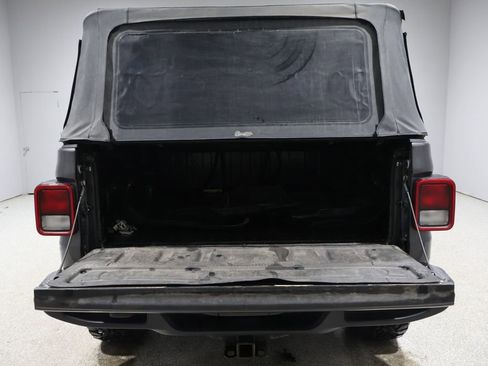 Used 2021 Jeep Gladiator Willys image 5