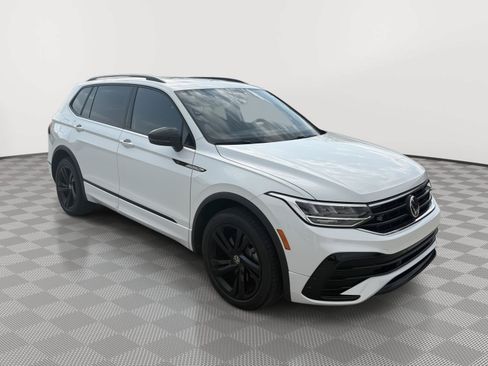Used 2023 Volkswagen Tiguan SE R-Line FWD image 2