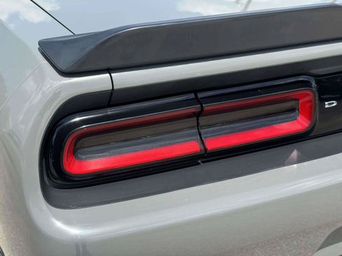 Used 2018 Dodge Challenger R/T Scat Pack w/ Leather Interior Group RWD image 16