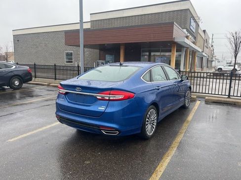 Used 2017 Ford Fusion SE w/ Fusion SE Technology Package image 5