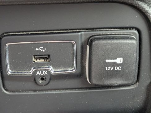 Used 2017 Jeep Renegade Sport w/ Power & Air Group FWD image 34