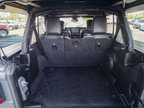 Used 2019 Jeep Wrangler Unlimited Sahara w/ Quick Order Package 24M Moab AWD/4WD image 11