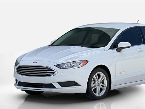 Used 2018 Ford Fusion SE image 11