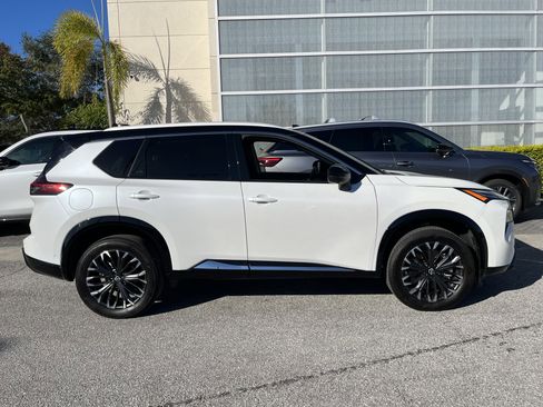 Used 2025 Nissan Rogue Platinum w/ Tech Package image 6